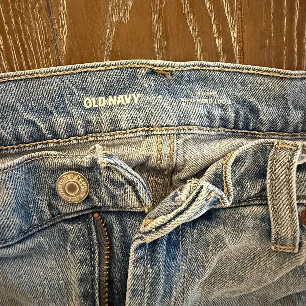 Old navy boyfriend loose distressed jeans - Picture 3 of 5